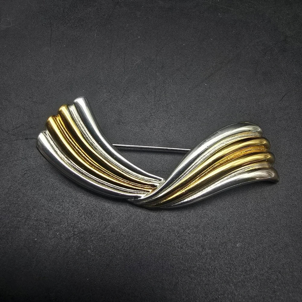 Napier Two Tone Ribbed Winged Brooch Vintage Costume Jewelry